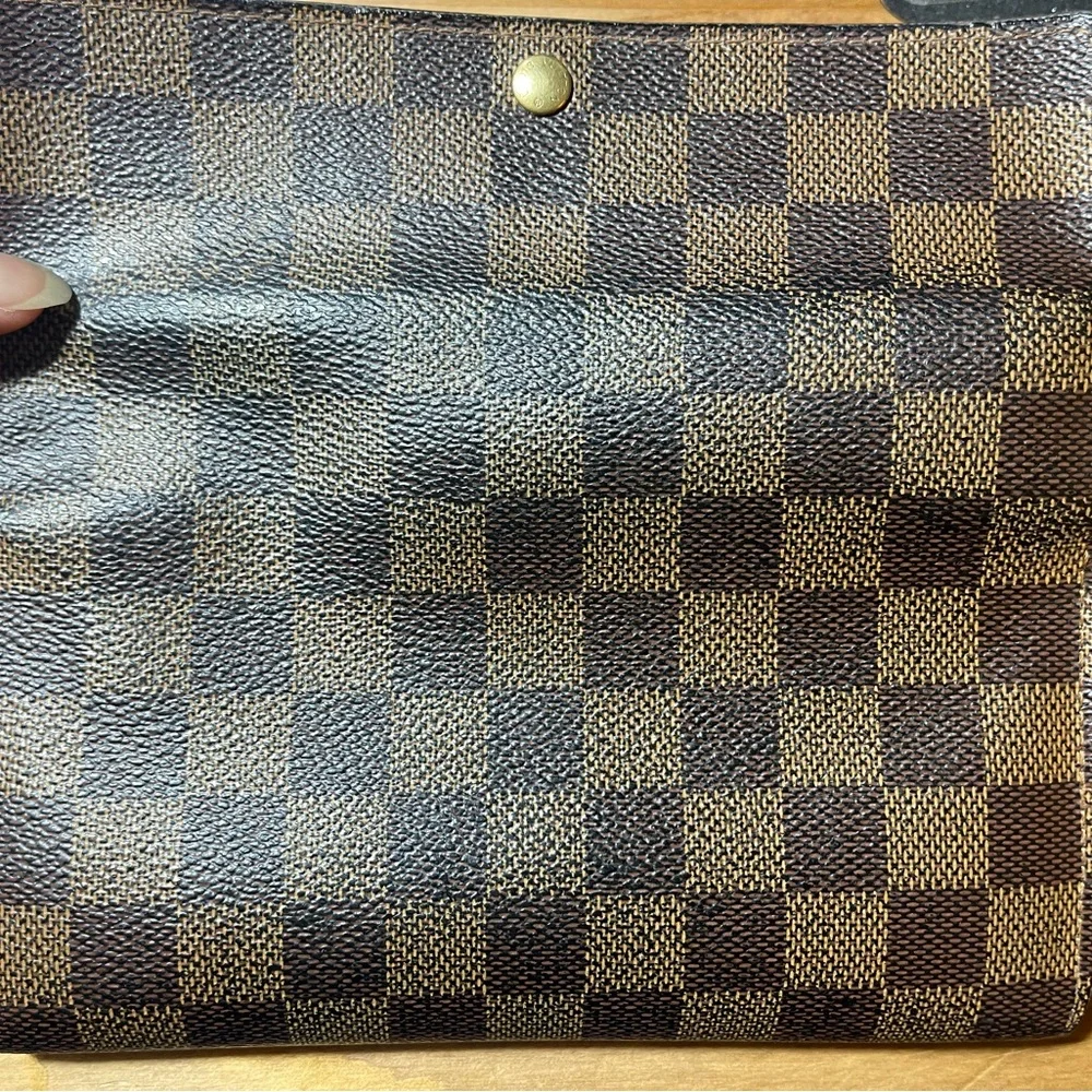 11046 Louis Damier Long Wallet in good condition, Snap not working Easy fix!! - Picture 5 of 16